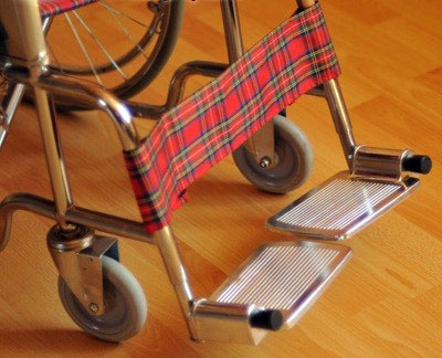Инвалидная коляска - кресло LK6005-35 со стальной рамой.