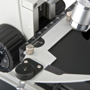 Mikroskop medicinskij A-XSZ-107 s uvelichennym predmetnym stolikom4