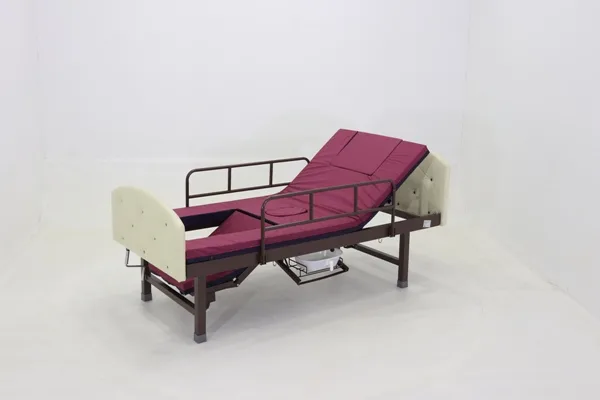 Krovat' medicinskaja MM-2120N-10 tualetnoe ustrojstvo,kardiokreslo,mjagkie spink2